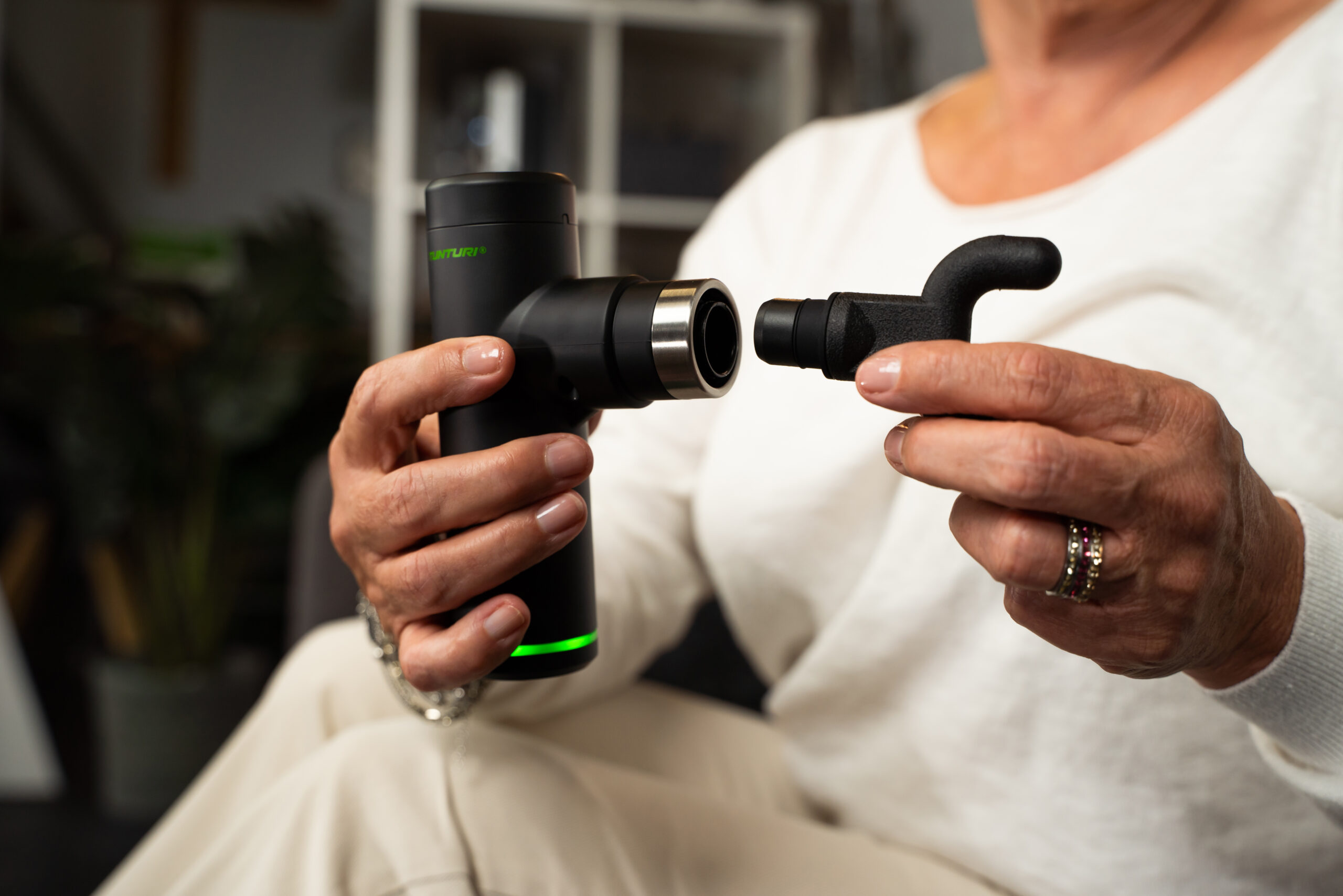 Massaažipüstol Tunturi MG30 Massage Gun Mini - Image 5